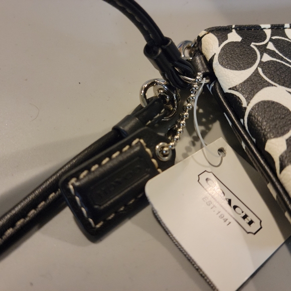 Coach Classic C Wristlet - Picture 4 of 6